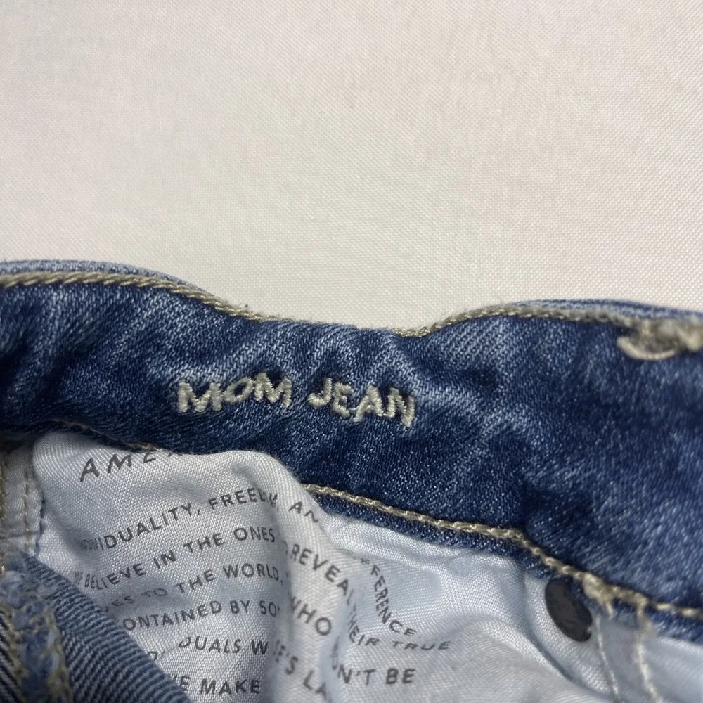 American Eagle Mom Jeans Women Size 0‎ Regular Distressed High Rise - Picture 3 of 6